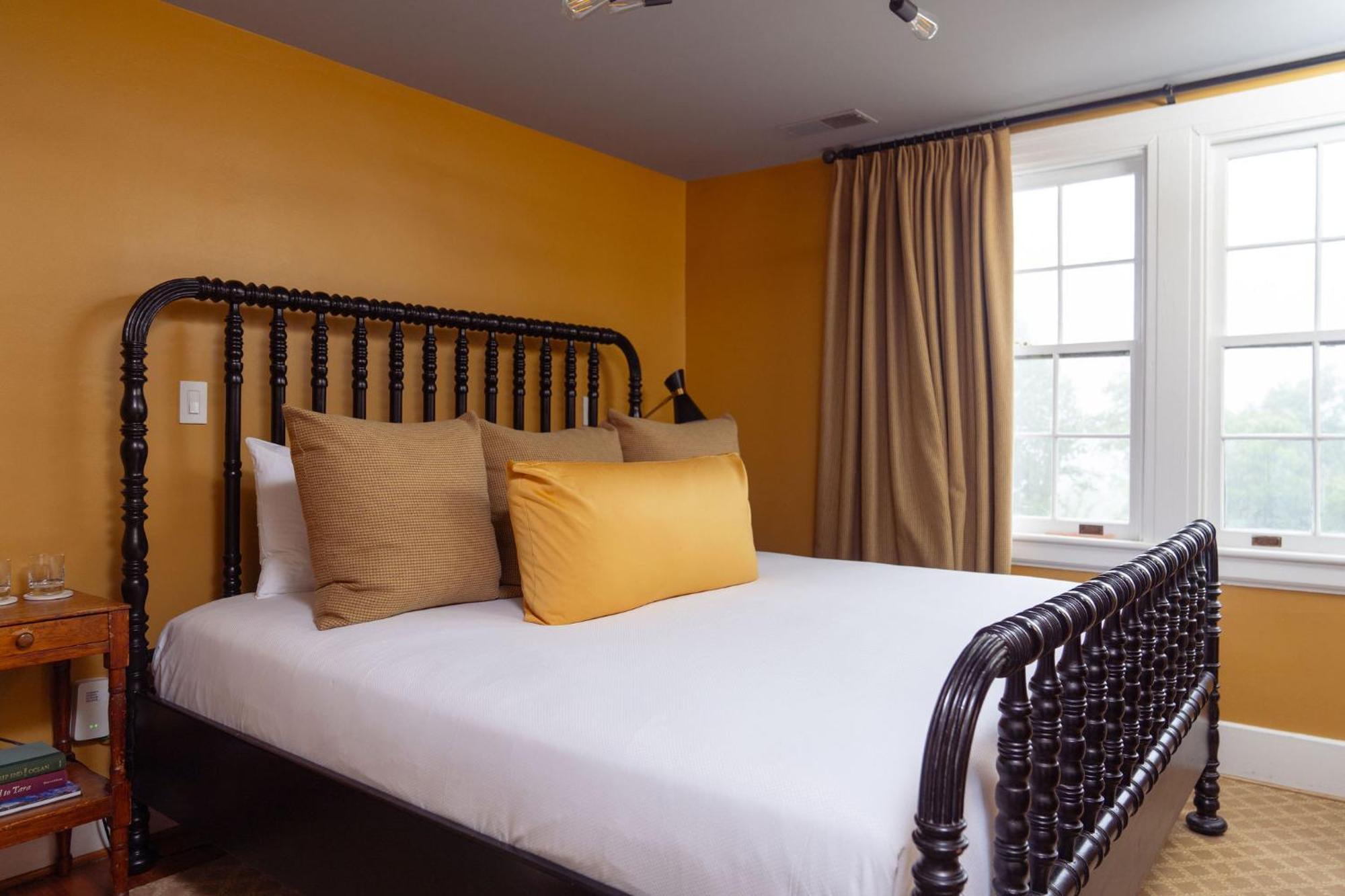 Hotel The Clifton Charlottesville Exterior foto