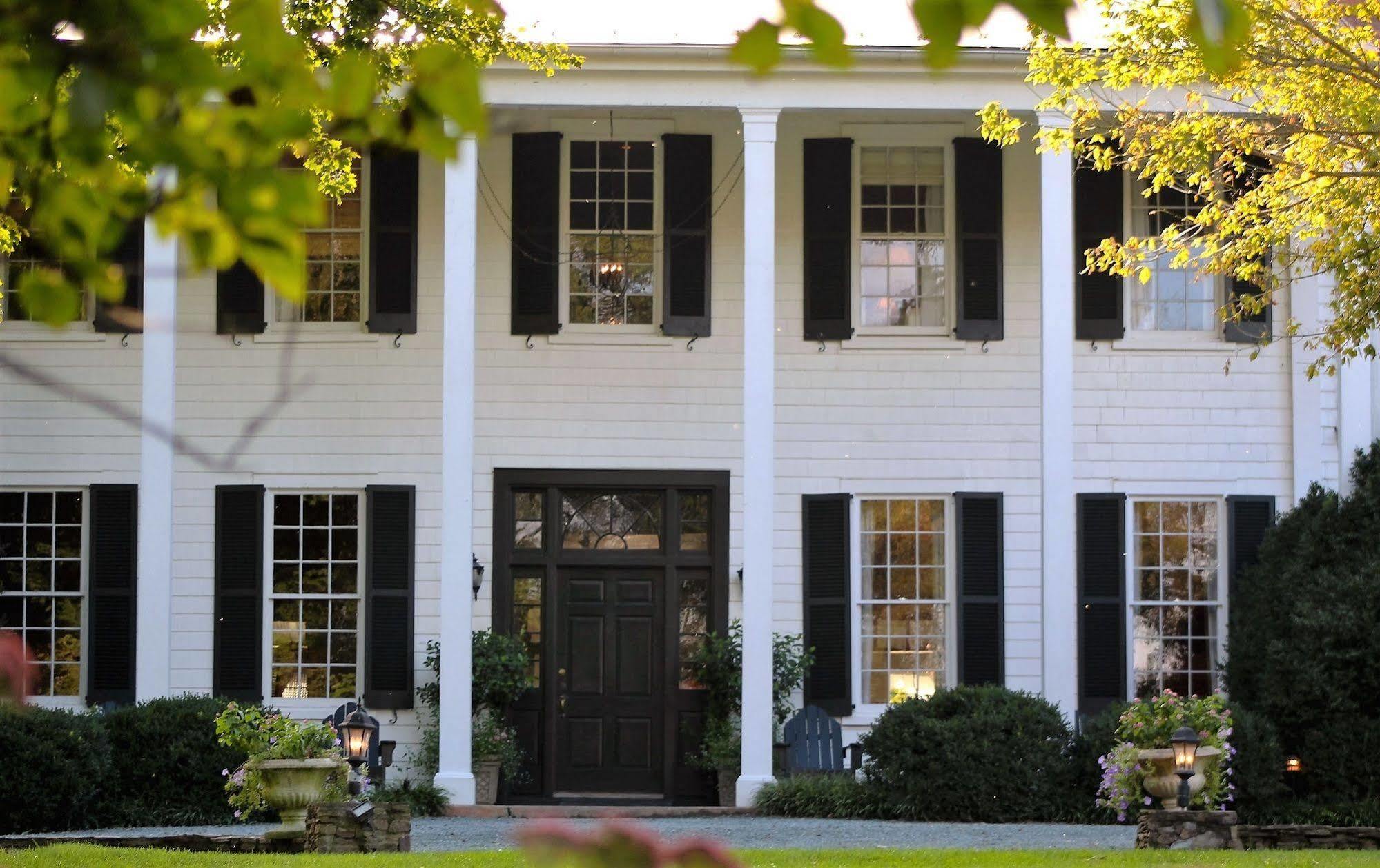 Hotel The Clifton Charlottesville Exterior foto